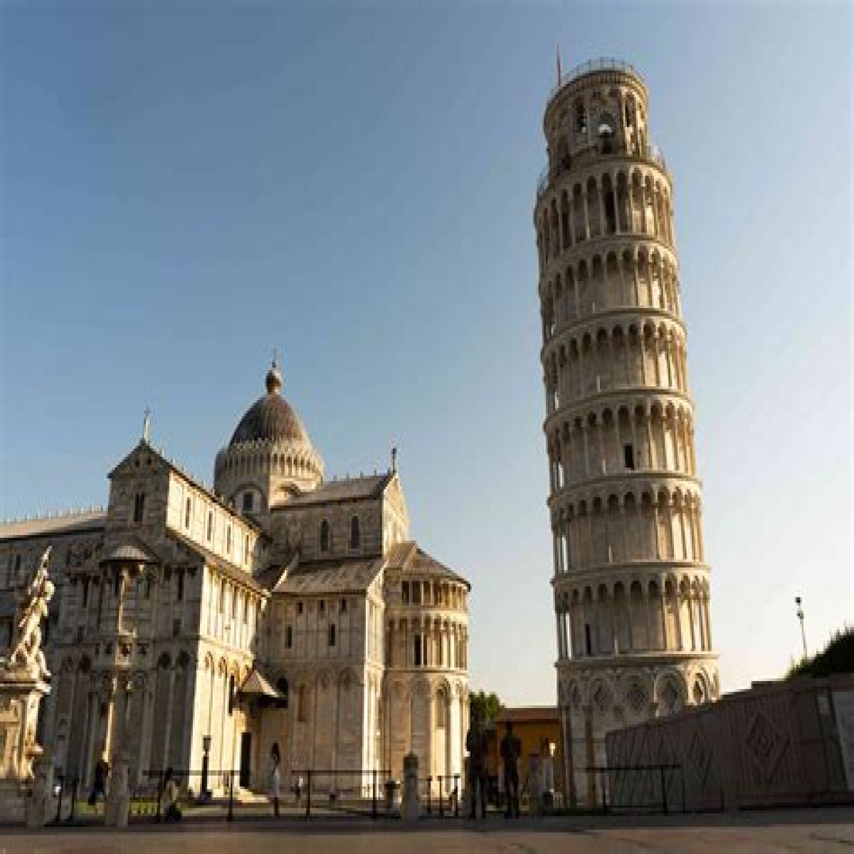 Tuscan city known for a tower
